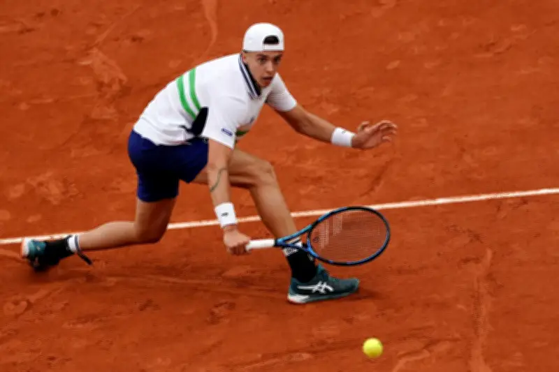Arthur Cazaux opéré du coude, forfait pour Roland-Garros et absent six mois