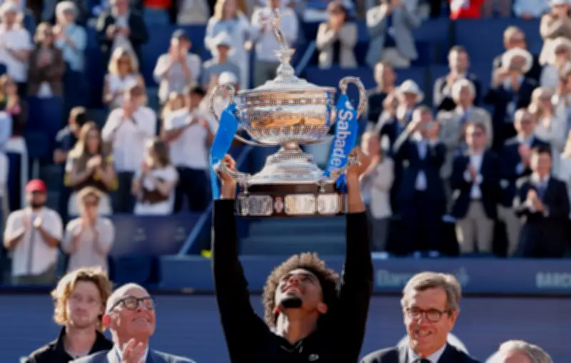 Arthur Fils remporte le tournoi ATP 500 de Barcelone et redevient numéro 1 français