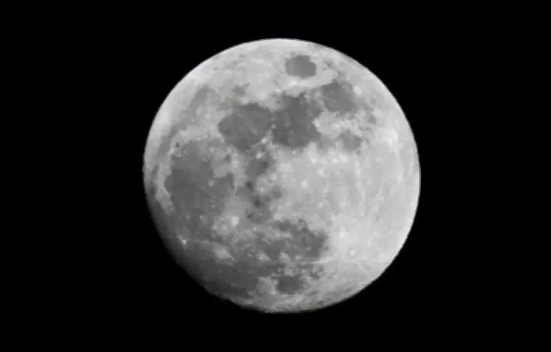 Artémis 2 : les astronautes baptisent deux cratères lunaires en hommage émouvant