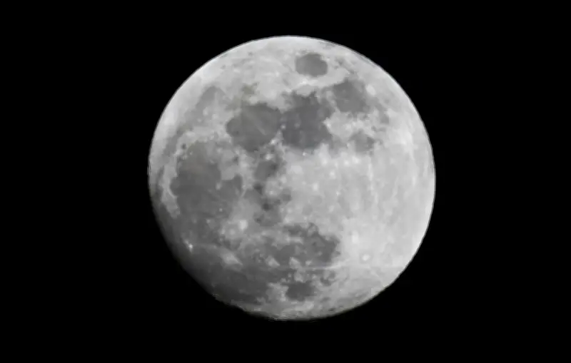 Artémis 2 : sept chiffres clés sur le survol historique de la Lune par quatre astronautes