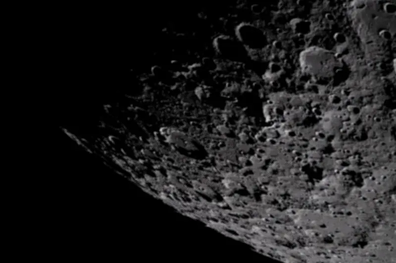 Artémis II : les astronautes témoins d'impacts de météorites sur la Lune