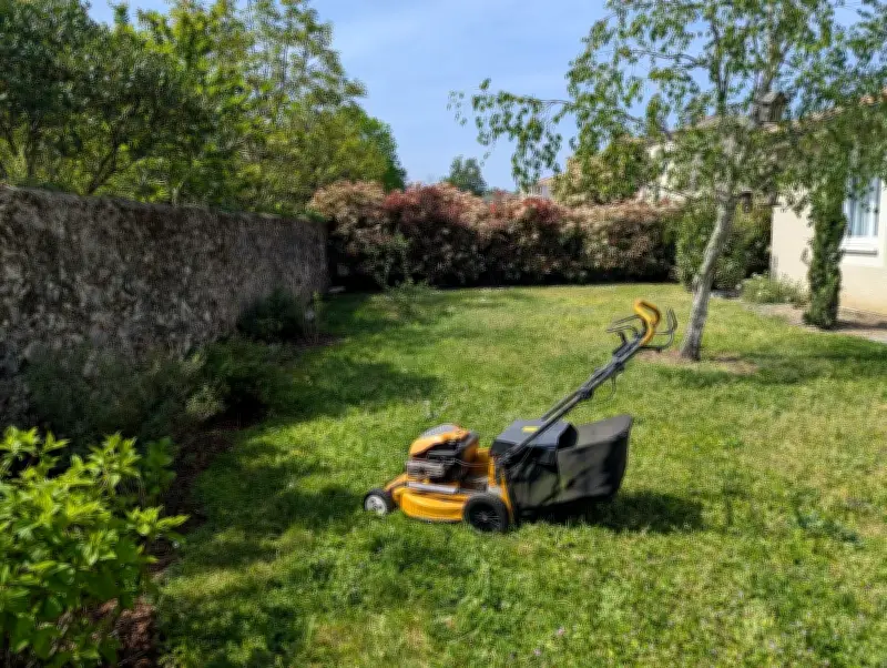 Atelier jardinage à Gradignan : paillage et culture en lasagne pour préserver la biodiversité