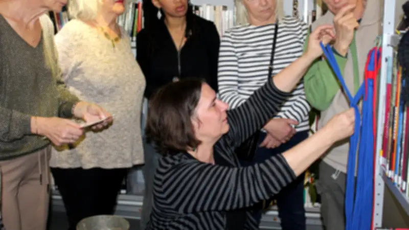 Atelier macramé à Belvézet : la médiathèque vibre au rythme des nœuds créatifs