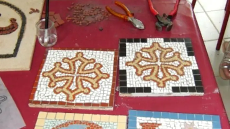 Ateliers archéologiques à Lattes : les enfants découvrent l'art antique en s'amusant