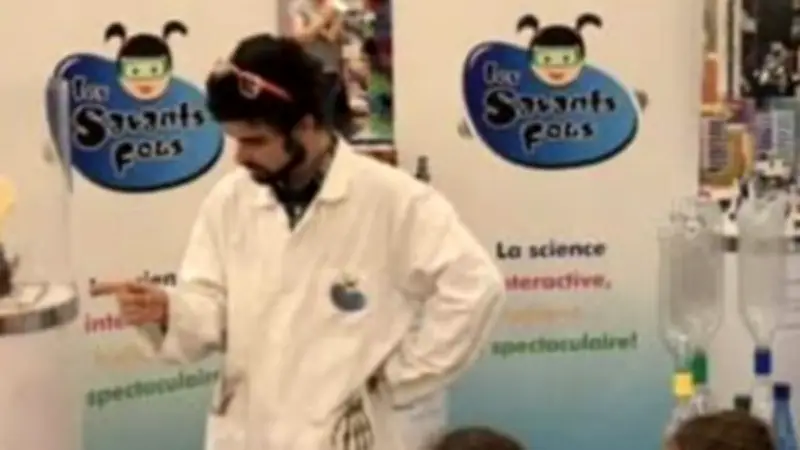 Ateliers scientifiques à Carnon : les enfants explorent les quatre éléments pendant les vacances