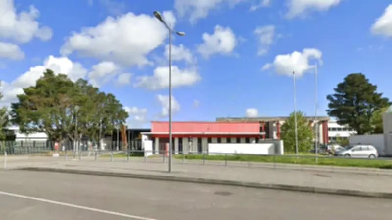 Attaque au couteau dans un lycée des Pays de la Loire : une élève poignardée à l'abdomen