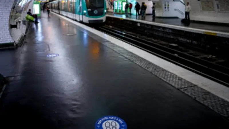 Attaque à la machette dans le métro parisien : un homme blessé au visage