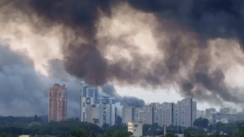 Attaque russe massive sur Kiev : deux morts et treize blessés
