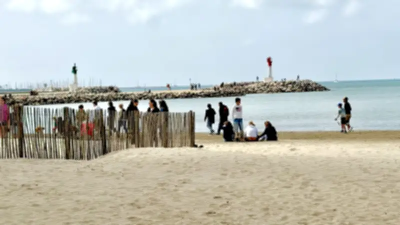 Au Grau-du-Roi, la plage déserte offre un havre de paix aux baigneurs pendant les Graulinades