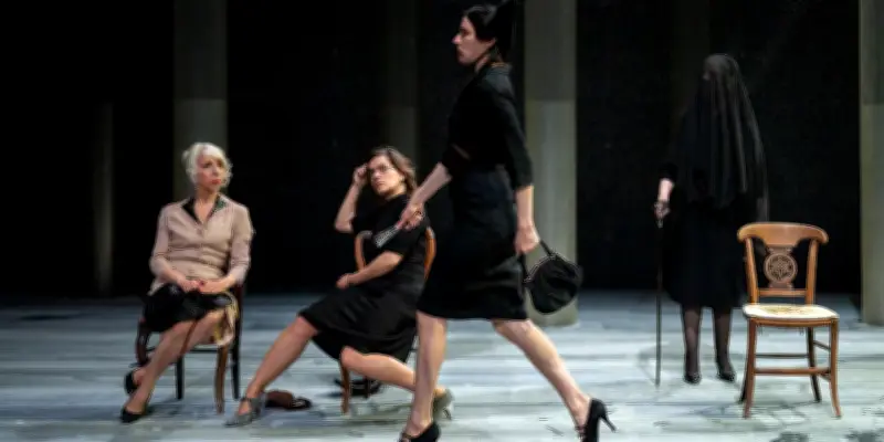 Au Théâtre de Gennevilliers, Thibaud Croisy réinvente 'La Maison de Bernarda Alba'