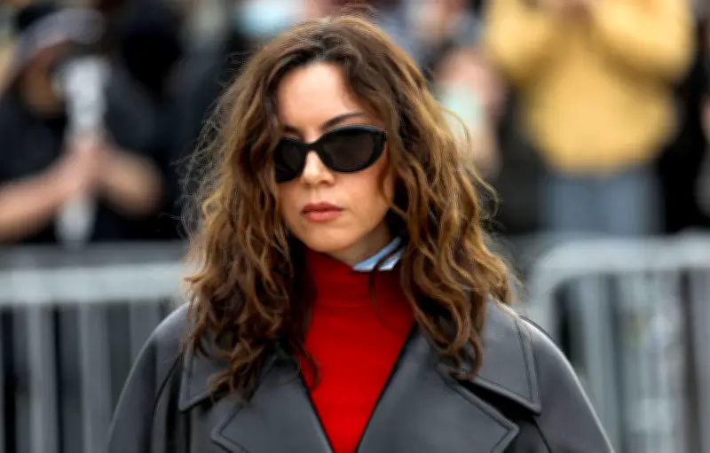 Aubrey Plaza partage son enthousiasme pour sa grossesse et une anecdote insolite avec son chien