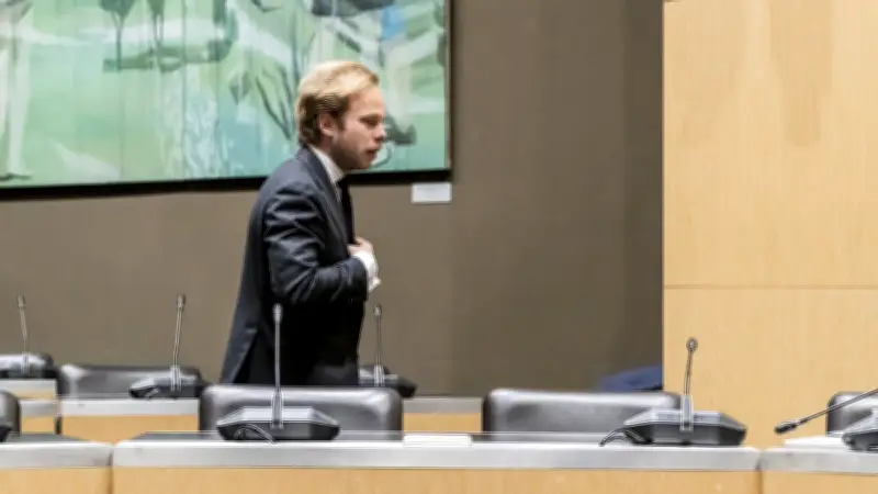 Audiovisuel public : fusion de France 2 et France 5, suppression de France 4 et Mouv'