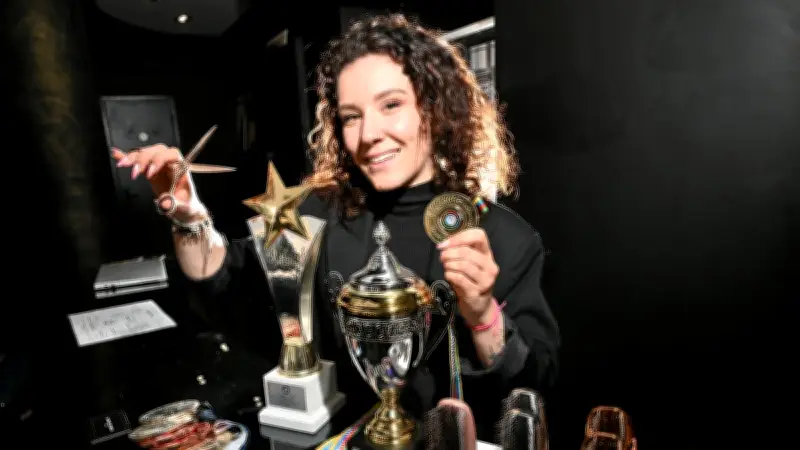 Aurélie Michelin, championne du monde de coiffure, ouvre son salon à Montpellier