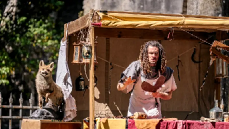 Aux Journées romaines de Nîmes, un médecin de gladiateurs fait rire le public