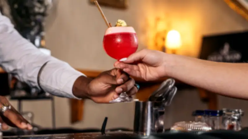 Azote liquide dans un cocktail TV : un invité en réanimation