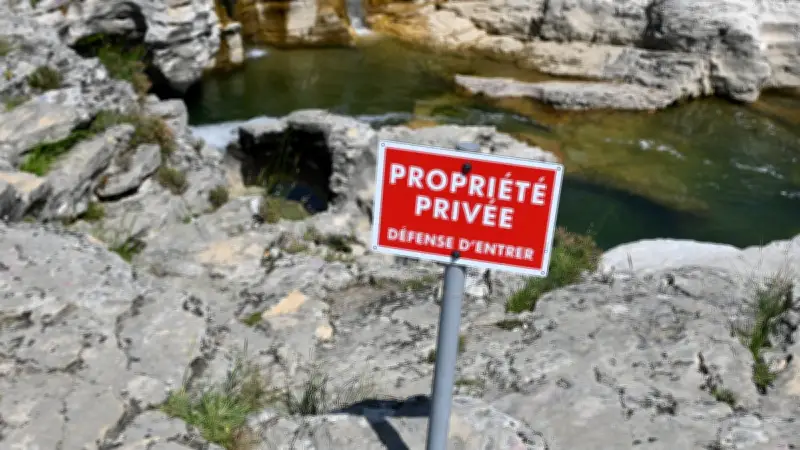 Baignade interdite à La Roque-sur-Cèze : le maire et le camping s'opposent