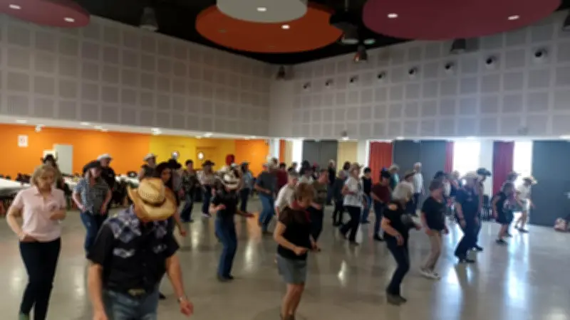 Bal country à Rodilhan : une centaine de passionnés réunis