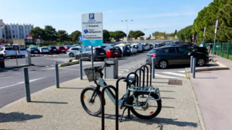 Balaruc-les-Bains renforce son stationnement vélo avec de nouveaux arceaux