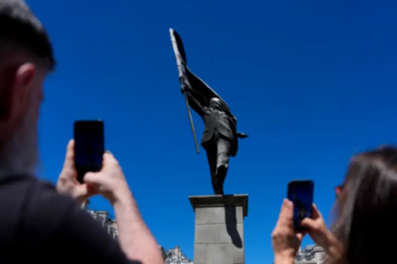 Banksy dévoile une nouvelle statue en plein cœur de Londres