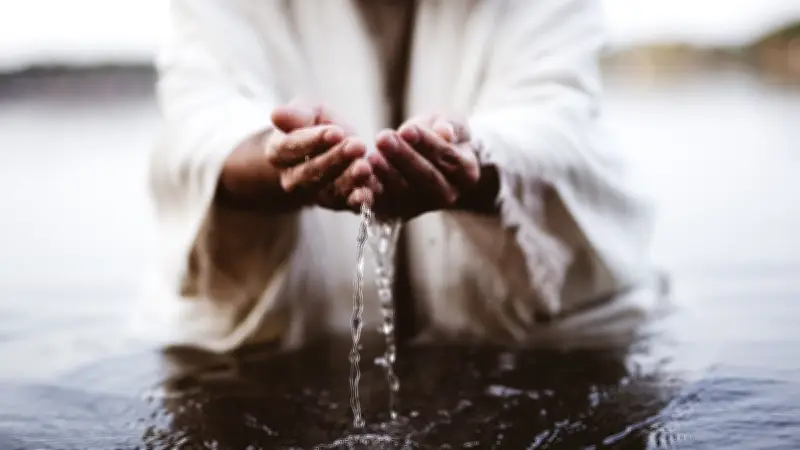 Baptême filmé tourne au drame : un homme de 61 ans se noie dans une piscine gonflable