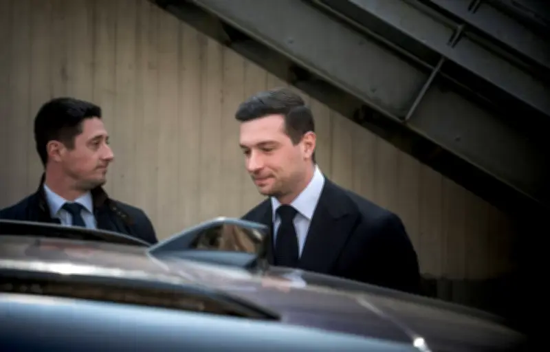 Bardella officialise son idylle dans Paris Match : une stratégie pour 2027 ?