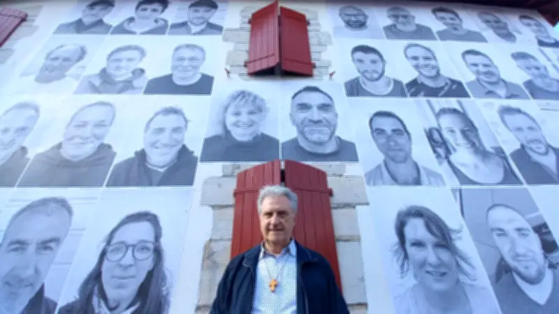 À Bardos, un curé et JR célèbrent les agriculteurs avec une galerie de portraits géants