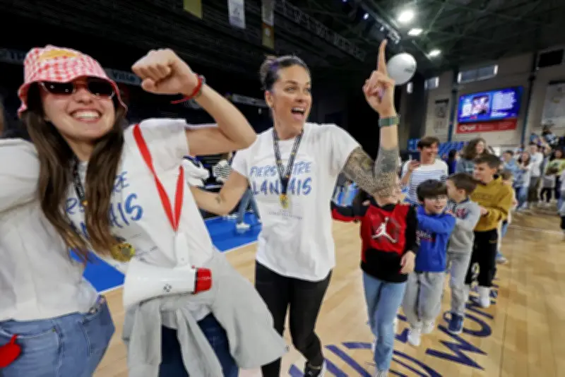 Basket Landes célèbre son doublé en Coupe de France dans une ambiance électrique