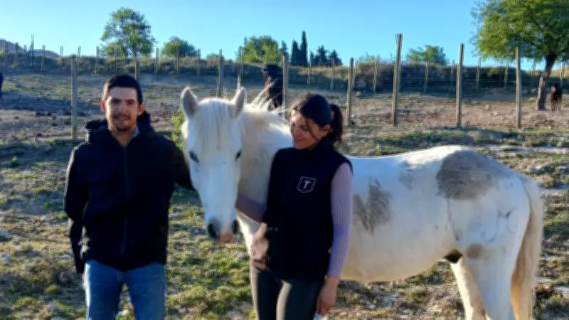 Bastien et Enola reprennent la manade Tor en Camargue, un héritage familial de 30 ans