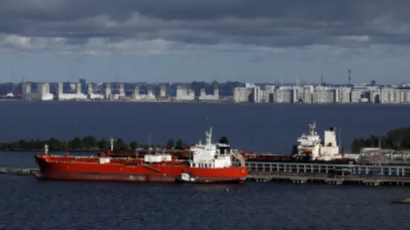 Bateau russe : Macron évoque des fautes graves après l'arrestation du pétrolier