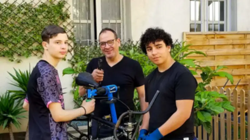 À Beaucaire, les papas tissent des liens avec leurs enfants lors d'ateliers conviviaux