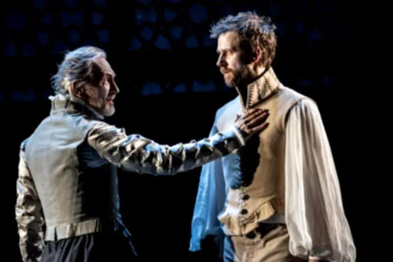 Benjamin Lavernhe éblouit en Rodrigue dans 'Le Cid' de Podalydès à la Comédie-Française