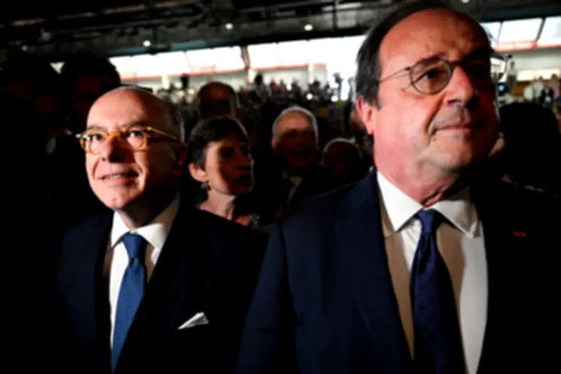 Bernard Cazeneuve critique publiquement François Hollande