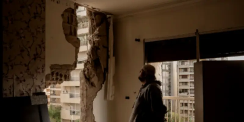 Beyrouth : les familles dévastées de la tour Chihab touchée par des missiles israéliens