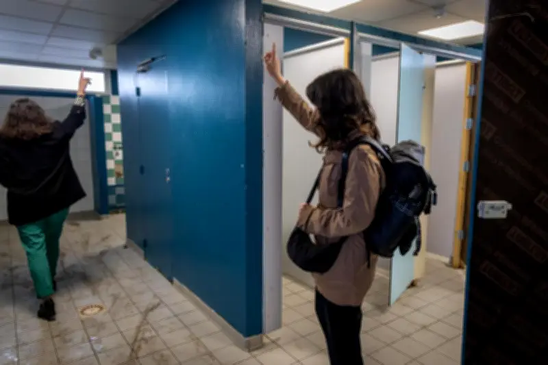 Bègles : des toilettes indignes au collège Pablo-Neruda, les parents se mobilisent