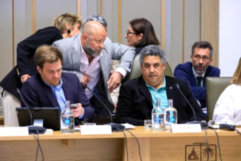 Biarritz : Serge Blanco exclut l'opposition des instances municipales, huit élus quittent le conseil