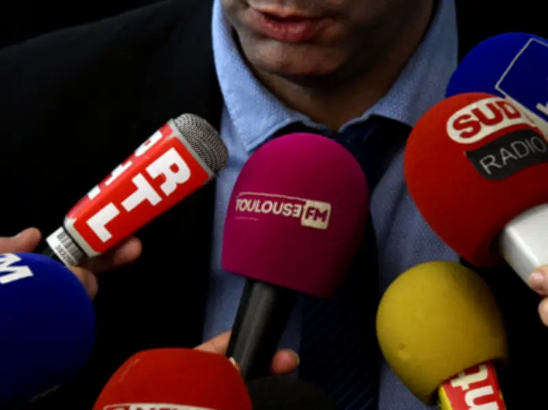 Big bang des fréquences FM : le pluralisme radiophonique menacé en France