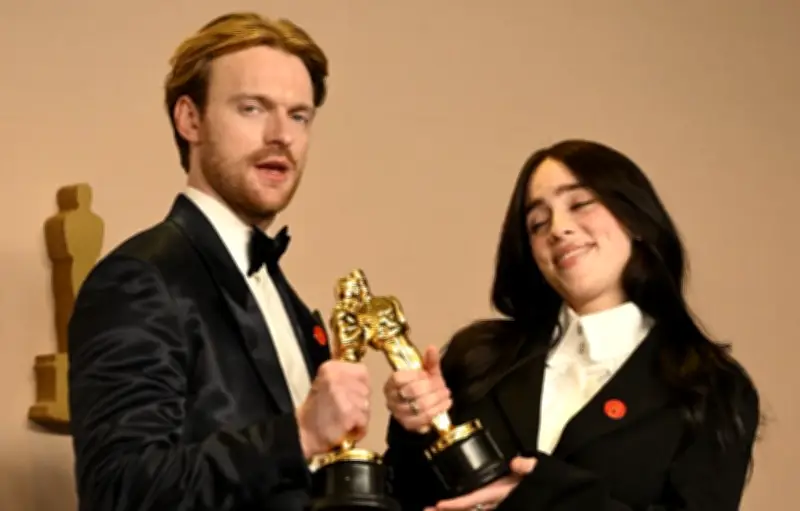 Billie Eilish dément les rumeurs de brouille avec son frère Finneas