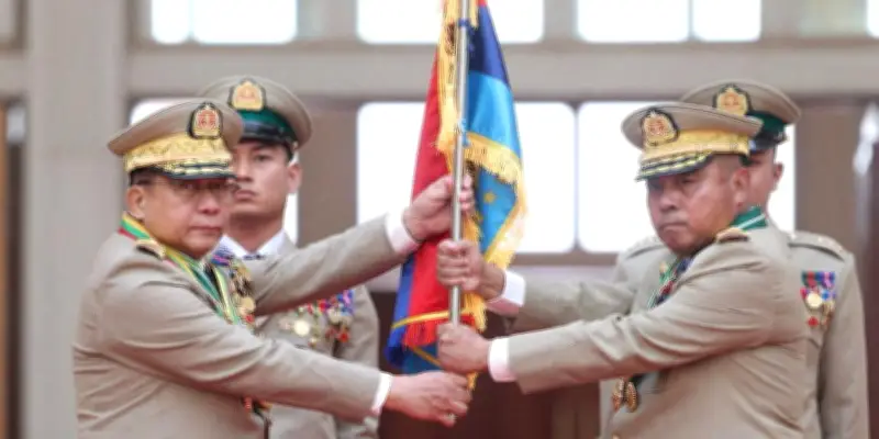 Birmanie : Min Aung Hlaing quitte l'uniforme pour accéder à la présidence