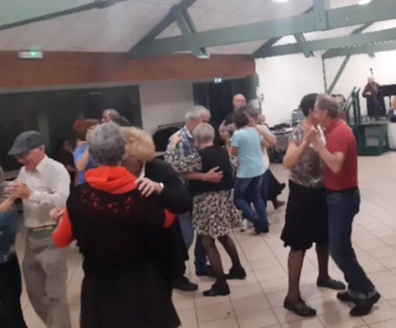 À Blasimon, l'association As en Kdanse propose des cours de danse de salon pour la mémoire et le lien social