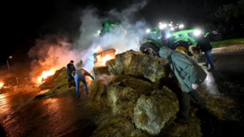 Blocage des agriculteurs dans le Gard : colère et lutte aux abords de l'A9