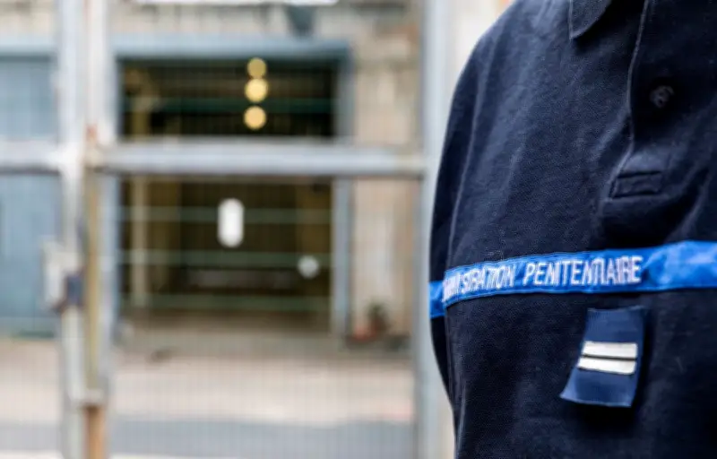 Blocage des prisons françaises par les surveillants contre la surpopulation