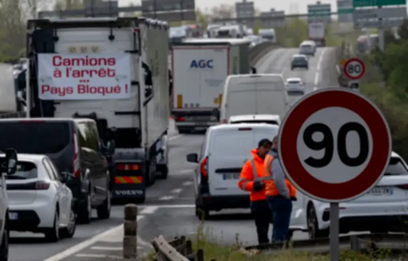 Blocages sur le périphérique nantais contre la hausse des carburants
