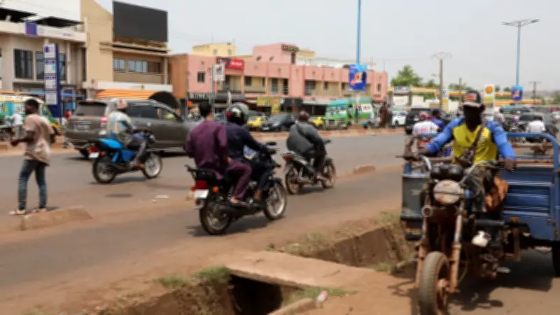 Blocus jihadiste sur Bamako: des centaines de camions immobilisés