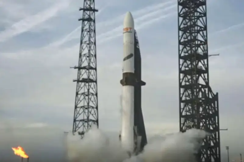 Blue Origin recycle un propulseur de New Glenn, rivalisant avec SpaceX