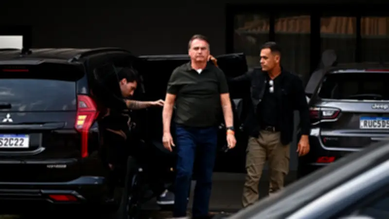 Bolsonaro reconnaît avoir tenté de détacher son bracelet électronique