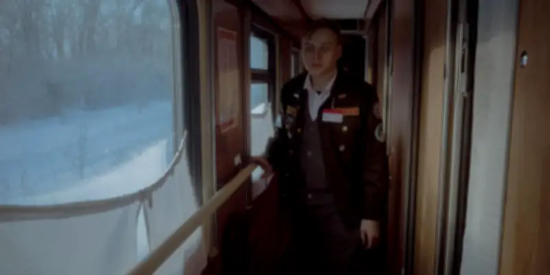 À bord du Transsibérien : 9 000 km au cœur d'une Russie épuisée et de militaires à la dérive