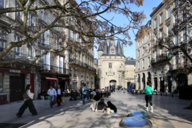 Bordeaux : la place du Palais, de parking à haut lieu gastronomique