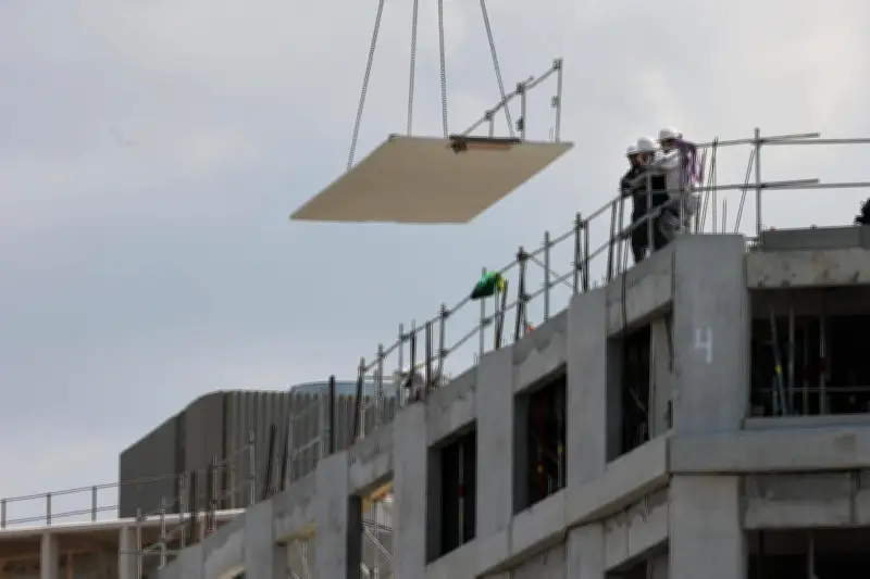 Bordeaux : un escalier de 8 tonnes s'effondre sur deux ouvriers, l'un risque l'amputation
