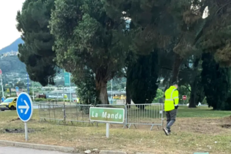 Bouchons XXL à Carros à cause d’un trou dans la chaussée