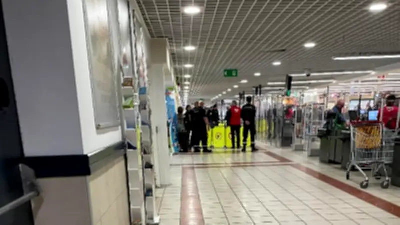 Braquage d'une bijouterie à Auchan Béziers : une cliente raconte sa peur